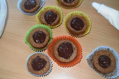 Gefüllte Schokoladen-Cupcakes