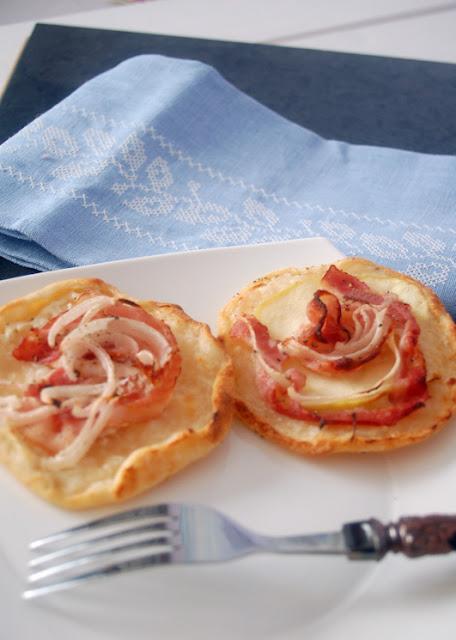 Vom Apfel gekuesster Zwiebelkuchen ...