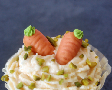 Carrot- (Cup) Cake mit Pecannuessen und Frosting