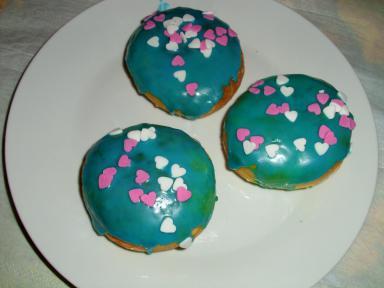 Donuts mit Vanillecreme Füllung und Glasur