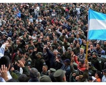 Massendemonstrationen in Argentinien … von Polizisten und Militärs