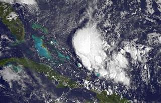 System 97L bei der Dominikanischen Republik entwickelt sich, Atlantische Hurrikansaison, Hurrikansaison 2012, Patty, Oktober, 2012, Dominikanische Republik, Hispaniola, Kuba, Florida, Bahamas, Satellitenbild Satellitenbilder, US-Ostküste Eastcoast, aktuell, 