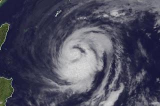 Taifun PRAPIROON verschont Japan möglicherweise, Taifun Typhoon, Taifunsaison 2012, aktuell, Prapiroon, Nina, Satellitenbild Satellitenbilder, Vorhersage Forecast Prognose, Japan, Oktober, 2012, 