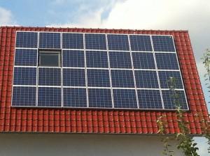 Solardach auf einem Einfamilienhaus, Foto: Andreas Kühl