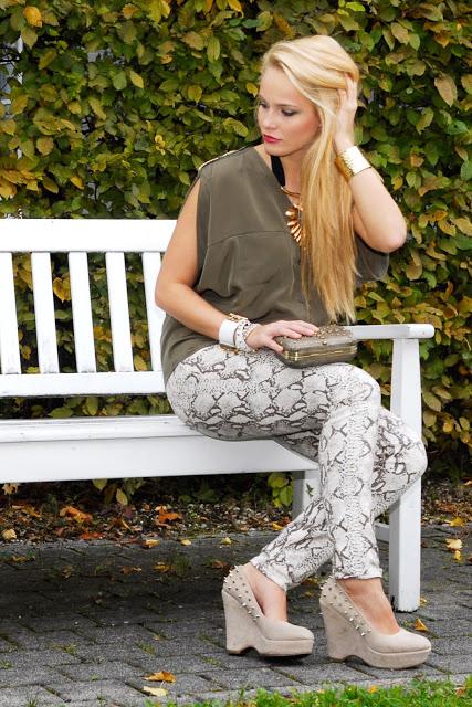 Friday to go: Military blouse with snake pants
