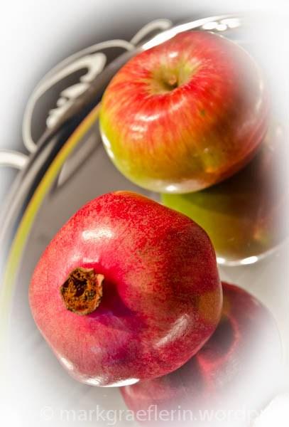 Vanille-Couscous  mit Orangen-Apfel Kompott und Pomegranate