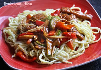 Wokgemüse mit Fisch & Peking-Duck-Soße
