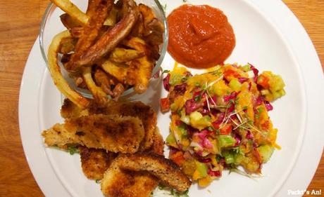 Kokos-Chicken-Nuggets mit Mango Slaw, Pommes und ...