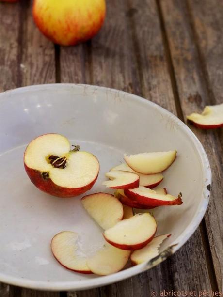 kleine, süße Äpfel aus dem Garten - richtig für den Herbst