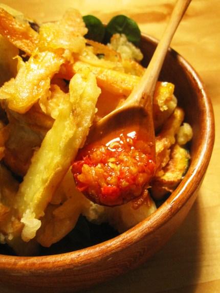tempura veggies_chili sauce