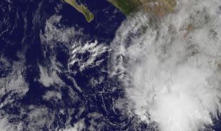 Pot. Tropischer Sturm SERGIO vor der Pazifikküste von Mexiko