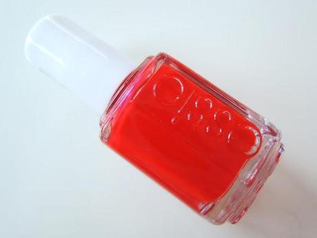 Essie - Lacquered Up - ein Träumchen in Rot