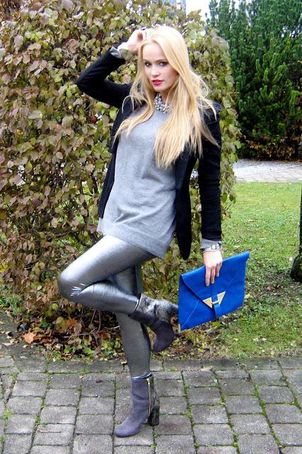 Thursday to go: Silver leggins with snake boots