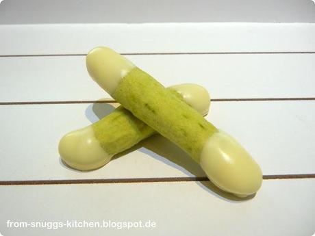 Matcha-Stäbchen mit weißer Schokolade