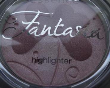 [Swatches:] essence fantasia highlighter "01 elf yourself"