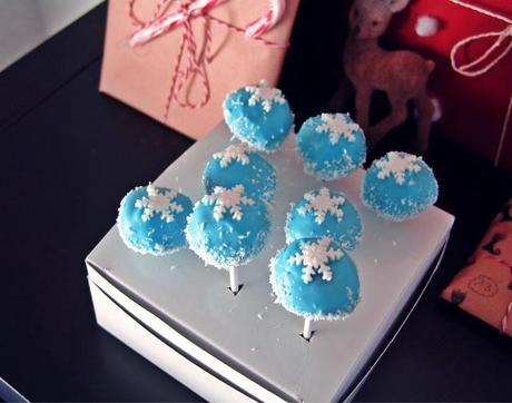 1. Dezember: Snowflake Cake Pops