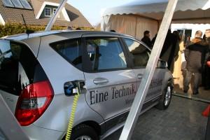 Elektroauto im Solar-Carport, Foto: Andreas Kühl