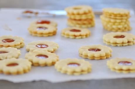 eatable christmas gifts: “linzer augen”
