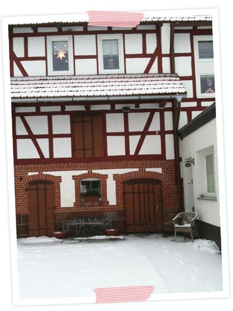 Unser Haus im Schnee hübsch gefunden.