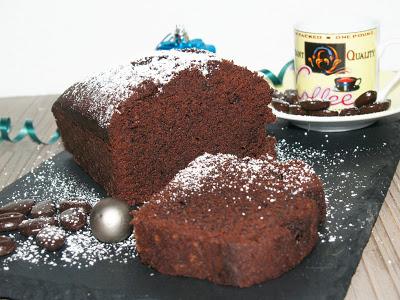 Schokoladenkuchen mit Kaffee und Amaretto