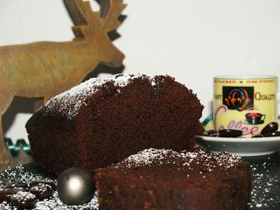 Schokoladenkuchen mit Kaffee und Amaretto