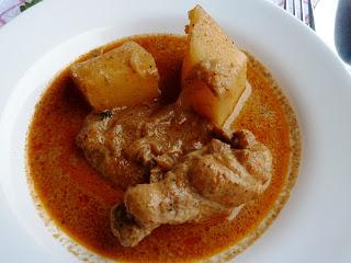 Gaeng Massaman Gai - Massaman Curry mit Huhn / Massaman Curry with Chicken