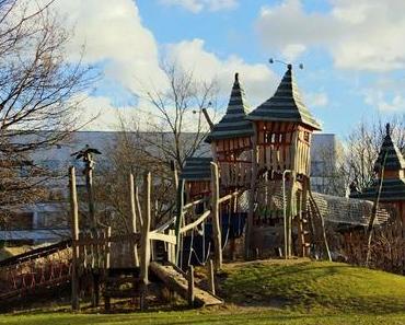 Hexenhaus auf dem Spielplatz