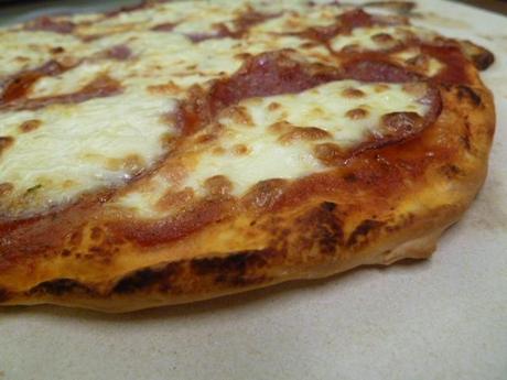 Perfekt Pizza backen mit dem Schamott-Stein
