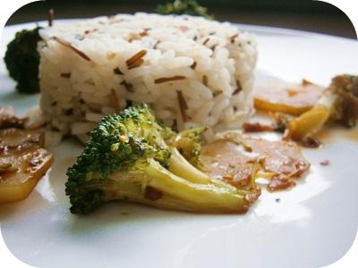 Broccoli in Sojasoße mit Reis
