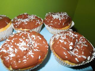 Brandteig-Cupcakes mit Schokohaube