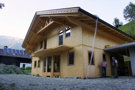 Für den Bruder gebaut: ein ganzes Haus aus Holz