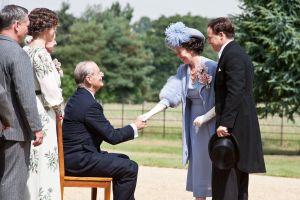 Roosevelt (Murray) begrüßt das britische Monarchen-Ehepaar (Samuel West & Olivia Colman)
