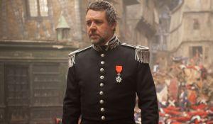 Russell Crowe als Javert, Verfolger von Jean Valjean