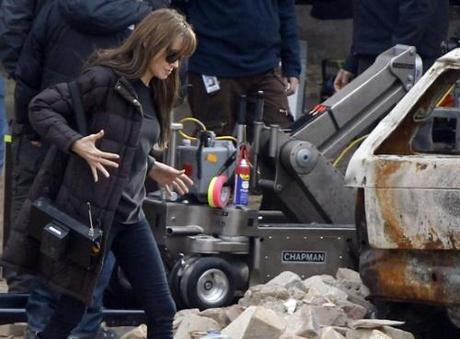 Actress Angelina Jolie walks on the set during the filming of her yet untitled directorial debut in Budapest November 4, 2010. Jolie will direct her first feature film about a Serbian man and Bosnian woman who meet on the eve of the 1992-95 Bosnian war. REUTERS/Laszlo Balogh (HUNGARY - Tags: ENTERTAINMENT SOCIETY)