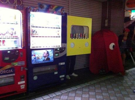 Drei Getränkeautomaten
