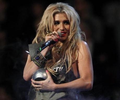 U.S. singer Kesha accepts the award for Best New Act at the MTV Europe Music Awards 2010 in Madrid, November 7, 2010  REUTERS/Andrea Comas (SPAIN - Tags: ENTERTAINMENT)