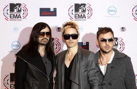 Members of the band 30 Seconds to Mars pose on the red carpet as they arrive for the MTV Europe Music Awards 2010 in Madrid, November 7, 2010 REUTERS/Susana Vera (SPAIN - Tags: ENTERTAINMENT SOCIETY PROFILE)