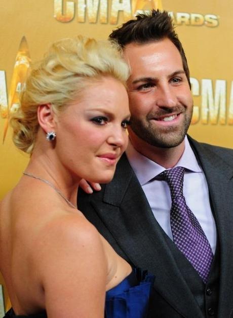 Josh Kelley and Katherine Heigl arrive for the 44th Annual Country Music Awards in Nashville, Tennessee on November 10, 2010. UPI/Kevin Dietsch Photo via Newscom