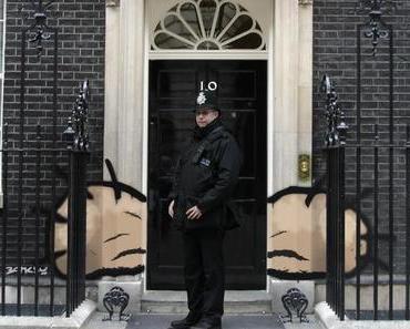 Banksys Balls at Downing Street Nr. 10
