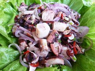 Oktopusssalat, griechisch angehaucht / Octopus Salad with a Greek Touch