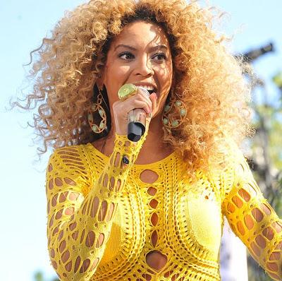 Beyonce verblüfft Anwesende bei der Super Bowl Pressekonferenz
