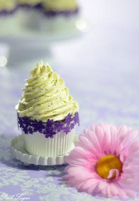 White chocolate cupcakes mit Mohn und Marzipan