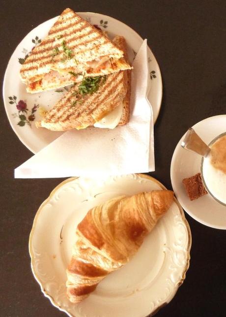 Frühstück im Café Hüftgold in FLingern