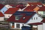 Wohnhäuser mit Dach-PV-Anlagen