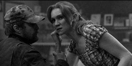 © Berlinale / Sam Rockwell als John Moore mit Carla (Amy Sloan)