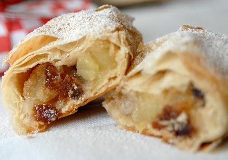 an apple a day {  Apfelstrudel to go }