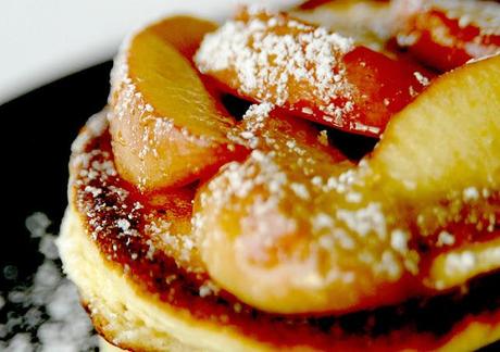 an apple a day { Pancakes mit karamellisiertem Apfel }