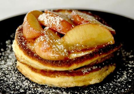 an apple a day { Pancakes mit karamellisiertem Apfel }