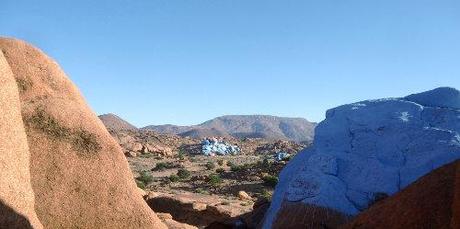 Marokko: blaue Felsen und noch ein Mowag