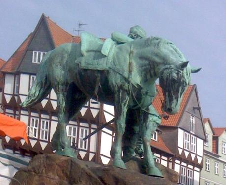 Bronze-Pferd, gesehen auf dem Markt in Wolfenbüttel